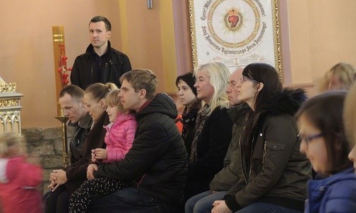 Uczestnicy spotkania "Jak czynić dobro" w lipnickim kościele