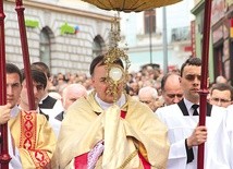 ◄	Procesja eucharystyczna jest jednym z przejawów kultu Jezusa w Najświętszym Sakramencie.