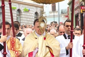 ◄	Procesja eucharystyczna jest jednym z przejawów kultu Jezusa w Najświętszym Sakramencie.