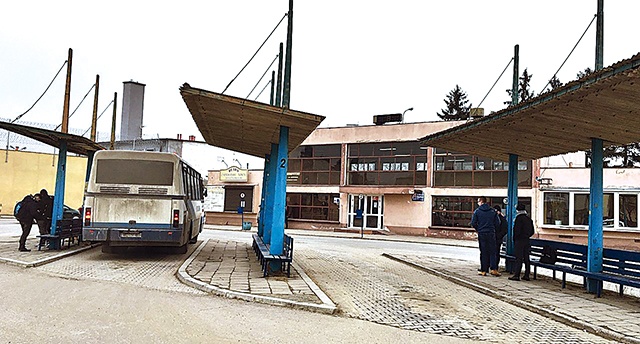 Stan dworca autobusowego w Płońsku, podobnie  jak w innych miejscowościach, pozostawia wiele do życzenia.  Teraz dodatkowo grozi mu, że będzie stał pusty.