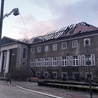 Do rana jeszcze trwało dogaszanie spalonego budynku. 