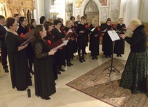 Kameralny Chór Mieszany im. bp. Jana Chrapka poprowadziła Maria Czarnecka-Cieślak.