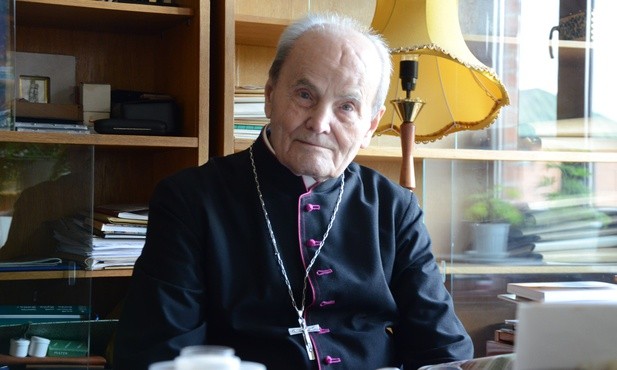 Abp Bolesław Pylak jest najstarszym polskim biskupem