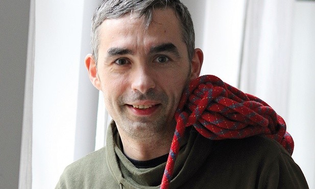 – Mężczyzna czasem musi wyjść z domu. To jest zdrowe i moja żona to rozumie – mówi Grzegorz Mazurek.