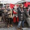 Inscenizacja na Dworcu Gdańskim w Warszawie. Stąd ruszały pociągi z opuszczającymi Polskę Żydami.