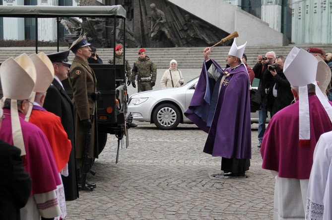 Pogrzeb abp S. Galla w katedrze polowej