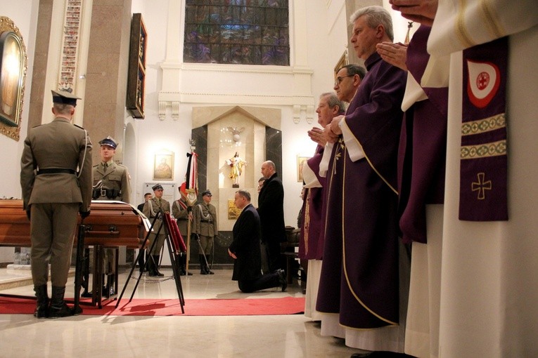 Pogrzeb abp S. Galla w katedrze polowej