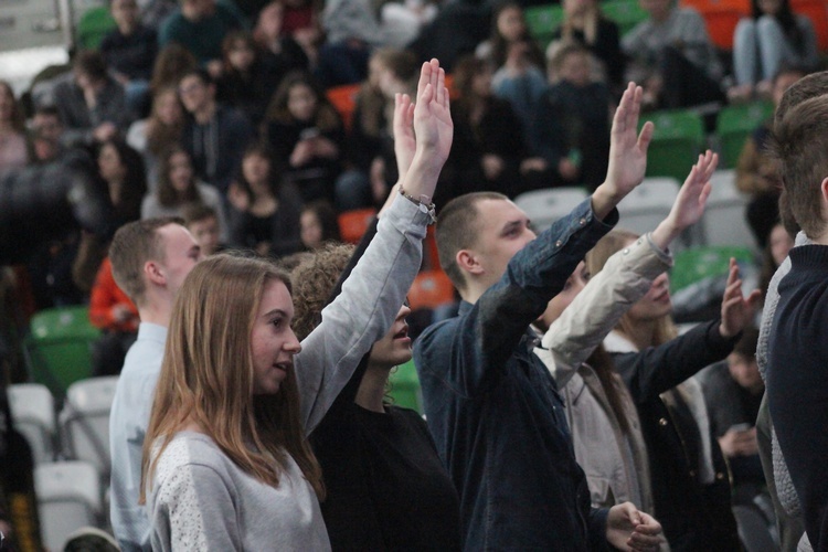 Wykąpni w "strumieniach wody żywej"