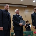 Uroczyste wręczenie Księgi Jubileuszowej prof. Leszkowi Mądzikowi