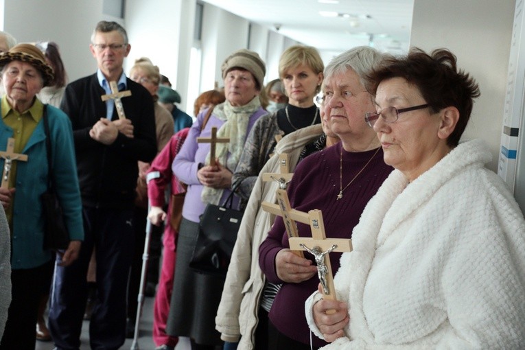 Poświęcenie krzyży w Szpitalu im. T. Marciniaka