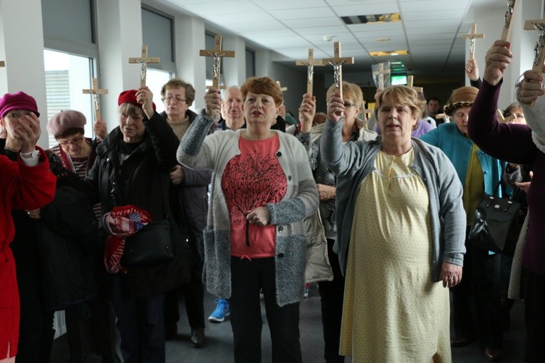 Poświęcenie krzyży w Szpitalu im. T. Marciniaka