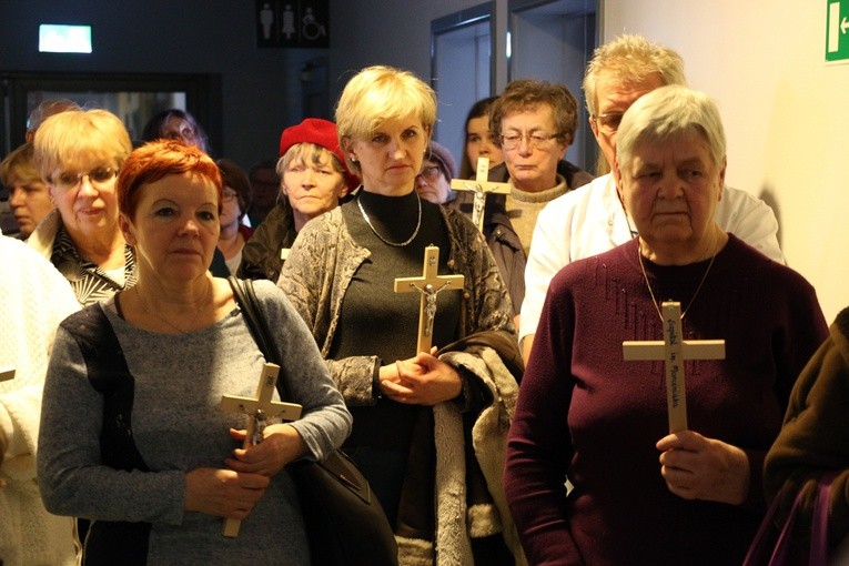 Poświęcenie krzyży w Szpitalu im. T. Marciniaka