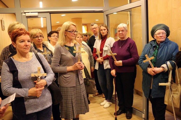 Poświęcenie krzyży w Szpitalu im. T. Marciniaka