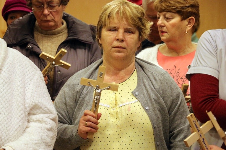 Poświęcenie krzyży w Szpitalu im. T. Marciniaka