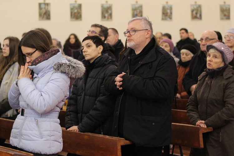 Bp Pieronek w kościele stacyjnym na Bulwarowej