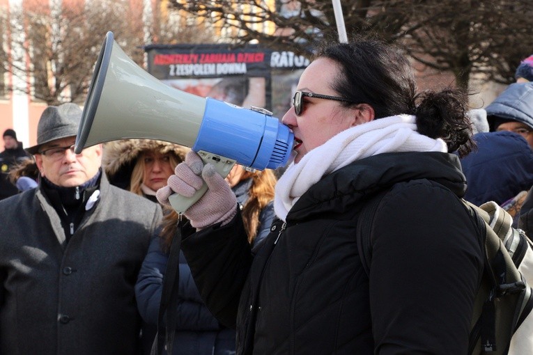 Pikieta zwolenników aborcji pod pałacem arcybiskupa