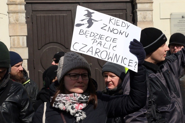 Pikieta zwolenników aborcji pod pałacem arcybiskupa