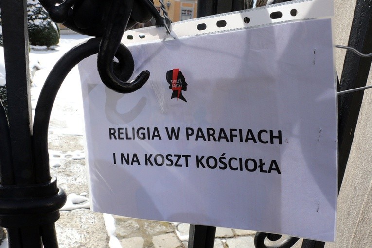 Pikieta zwolenników aborcji pod pałacem arcybiskupa