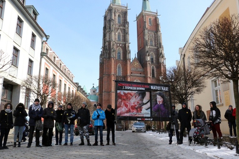 Pikieta zwolenników aborcji pod pałacem arcybiskupa