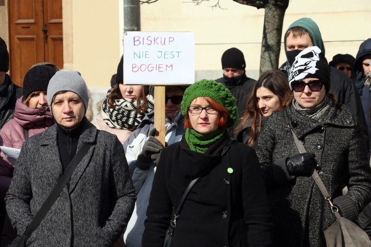 Pikieta zwolenników aborcji pod pałacem arcybiskupa