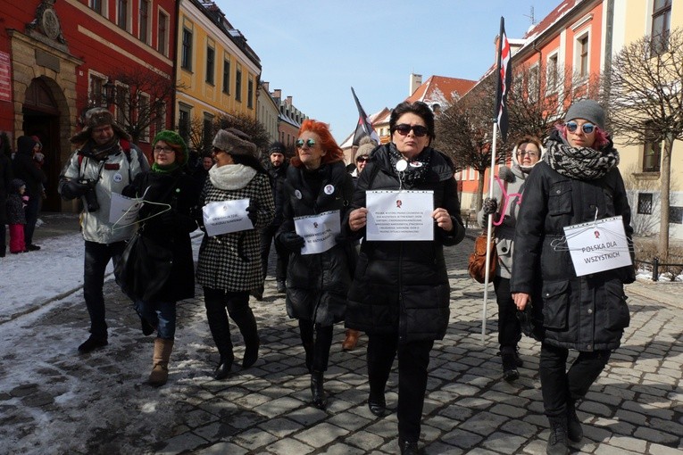 Pikieta zwolenników aborcji pod pałacem arcybiskupa