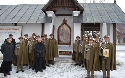 Zmarły żołnierz na obrazie Drogi Krzyżowej w Ludźmierzu