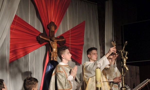 "Tajemnica Eucharystii" w wykonaniu młodych z Juszczyny