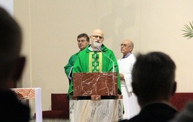 Ks. Marcin Marsollek podczas dnia skupienia w kościele w Opolu-Winowie
