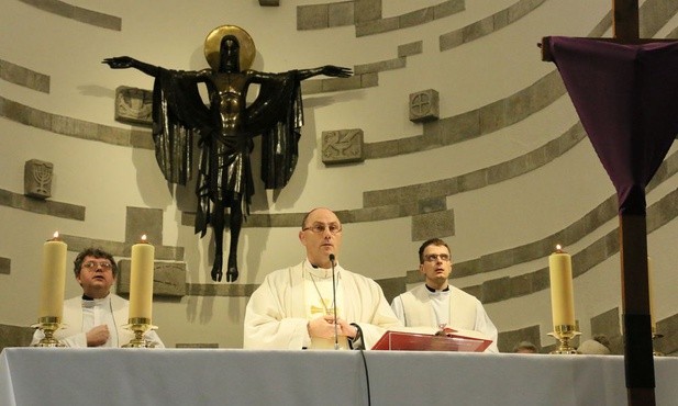 Abp Wojciech Polak głosi rekolekcje w kościele akademickim KUL