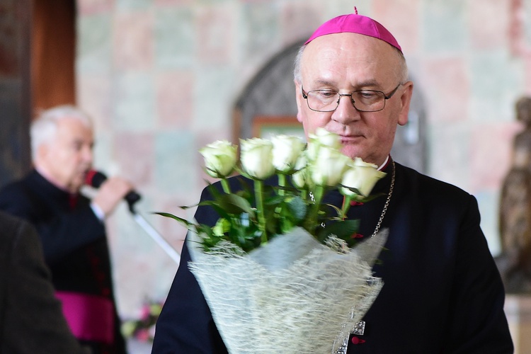 Odsłonięcie herbu abp. Józefa Górzyńskiego