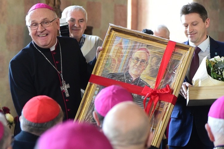 Odsłonięcie herbu abp. Józefa Górzyńskiego