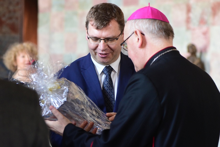 Odsłonięcie herbu abp. Józefa Górzyńskiego