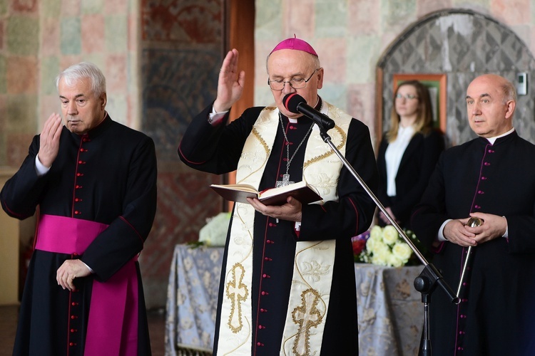 Odsłonięcie herbu abp. Józefa Górzyńskiego