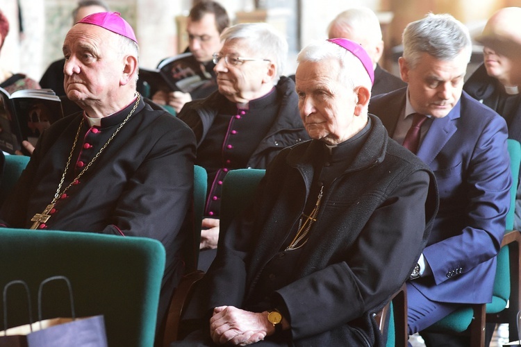 Odsłonięcie herbu abp. Józefa Górzyńskiego