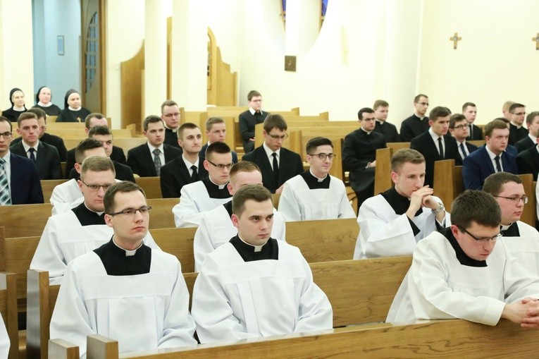 Lektorat i akolitat w WSD