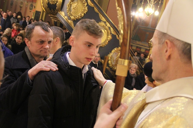 Bierzmowanie w kościele św. Kazimierza w Nowym Sączu