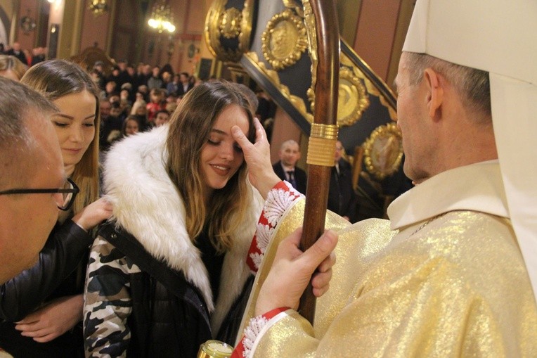 Bierzmowanie w kościele św. Kazimierza w Nowym Sączu