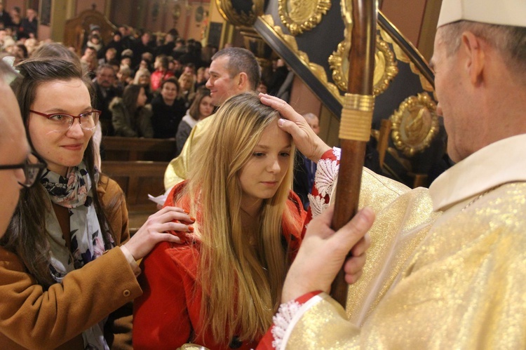 Bierzmowanie w kościele św. Kazimierza w Nowym Sączu