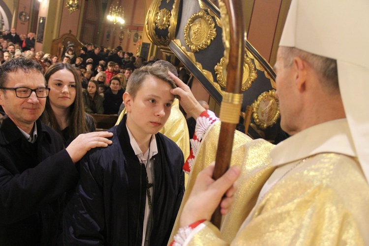 Bierzmowanie w kościele św. Kazimierza w Nowym Sączu