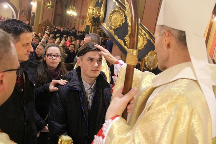 Bierzmowanie w kościele św. Kazimierza w Nowym Sączu