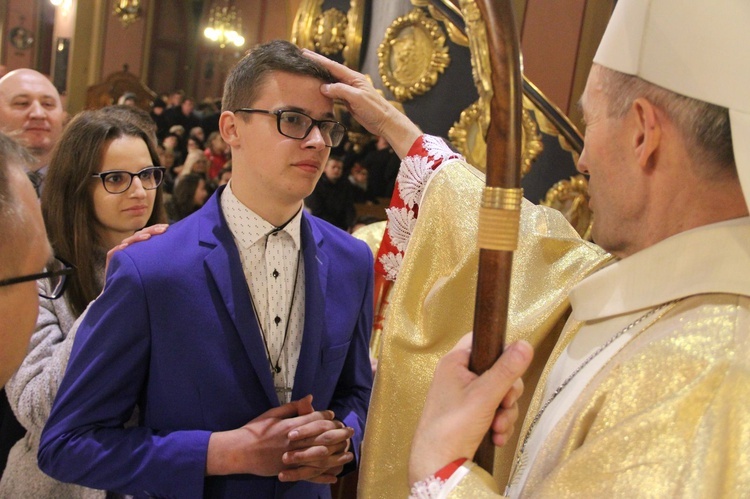 Bierzmowanie w kościele św. Kazimierza w Nowym Sączu