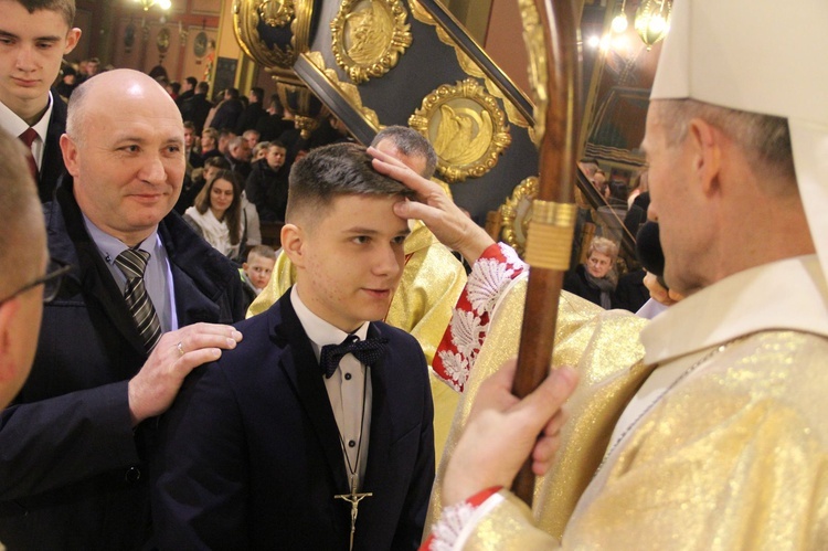 Bierzmowanie w kościele św. Kazimierza w Nowym Sączu