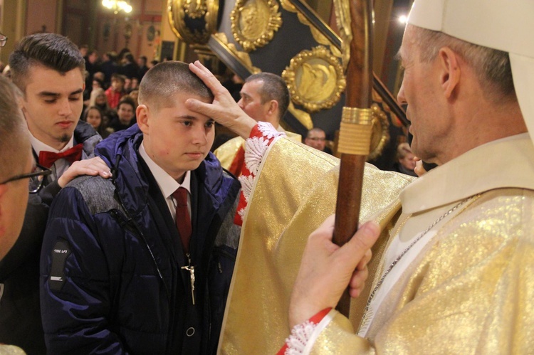 Bierzmowanie w kościele św. Kazimierza w Nowym Sączu