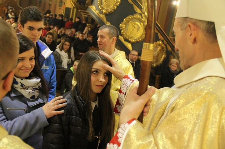 Bierzmowanie w kościele św. Kazimierza w Nowym Sączu
