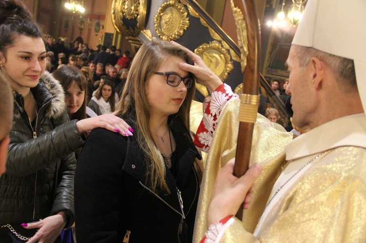 Bierzmowanie w kościele św. Kazimierza w Nowym Sączu