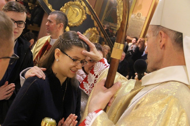 Bierzmowanie w kościele św. Kazimierza w Nowym Sączu