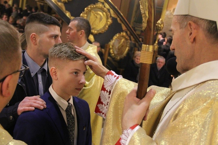 Bierzmowanie w kościele św. Kazimierza w Nowym Sączu