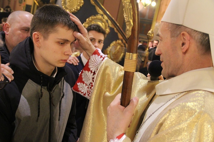 Bierzmowanie w kościele św. Kazimierza w Nowym Sączu