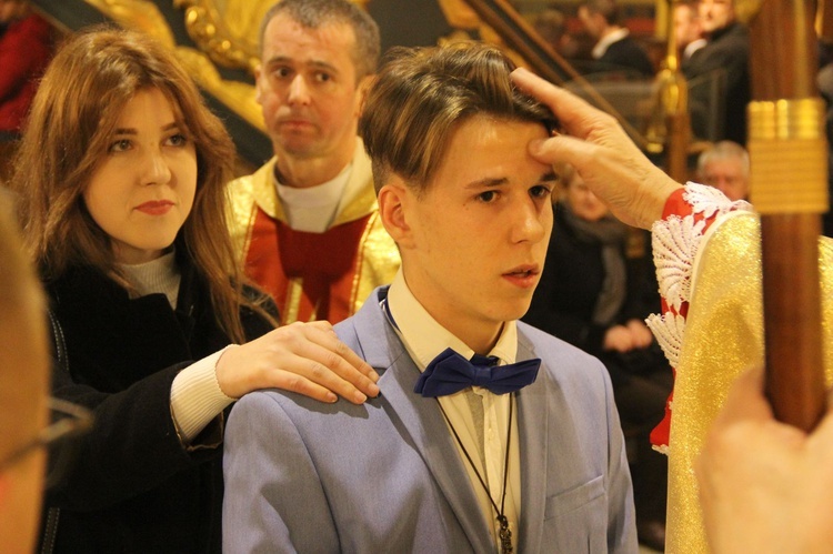 Bierzmowanie w kościele św. Kazimierza w Nowym Sączu