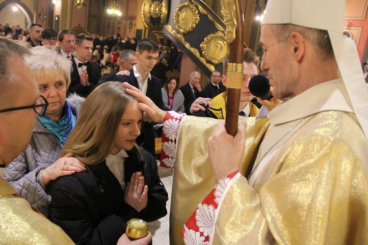 Bierzmowanie w kościele św. Kazimierza w Nowym Sączu